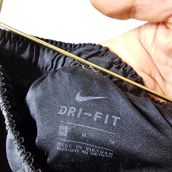 Nike Dri-FIT Running Shorts - Performance and Comfort for Your Workout - Picture 4 of 5